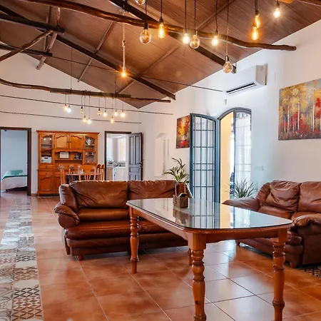 Con Piscina, Barbacoa, Aire Acondicionado, Wifi De Alta Velocidad, Cocina Exterior Y Parking * Cordoba
